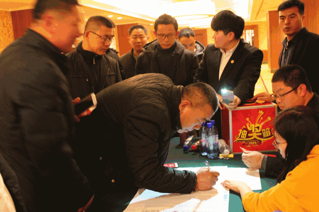 大连Z6尊龙木工答谢宴现场