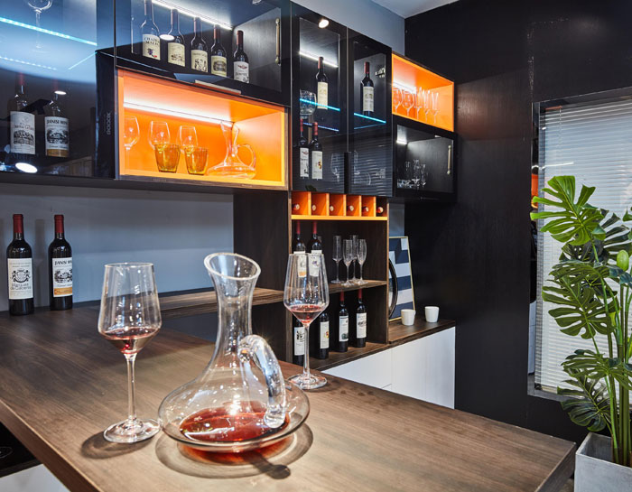 老蒋Z6尊龙定造家居店酒柜设计